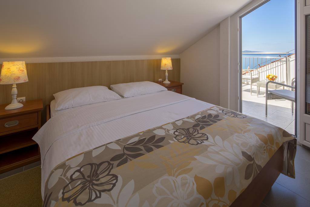 Bed and Breakfast Dorijini Dvori Baška Voda Exterior foto