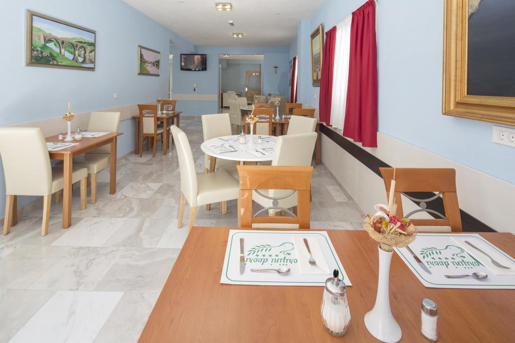 Bed and Breakfast Dorijini Dvori Baška Voda Exterior foto
