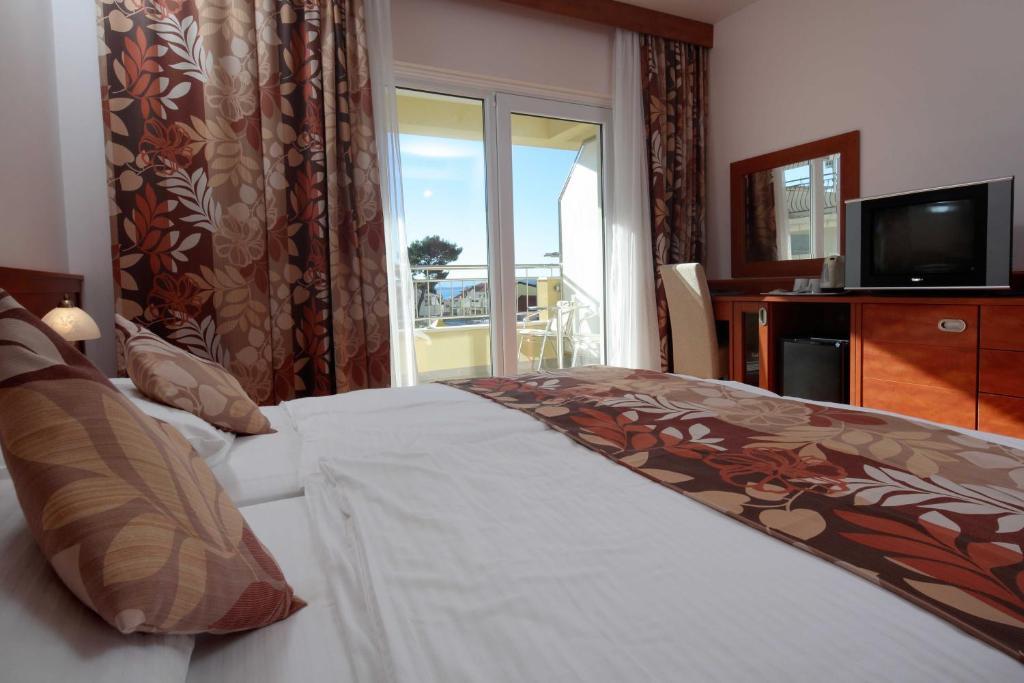 Bed and Breakfast Dorijini Dvori Baška Voda Exterior foto